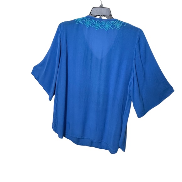 Lilly Pulitzer Embroidered V-Neck Platter Top With Butterfly Sleeves - Picture 2 of 9